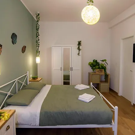 Sunny's House Bed & Breakfast *