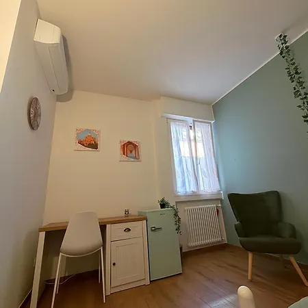 לינה וארוחת בוקר Sunny's House 3*